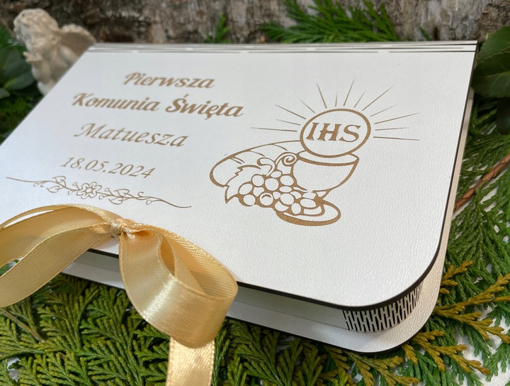 PAMIĄTKA PIERWSZEJ KOMUNII ŚWIĘTEJ Prezent Pudełko na Komunię BIAŁE