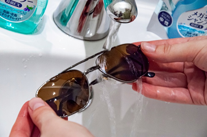 SZAMPON DO OKULARÓW INNOWACYJNY JAPOŃSKI ZAPACH MIĘTA-JAGODA 200 ML SOFT99