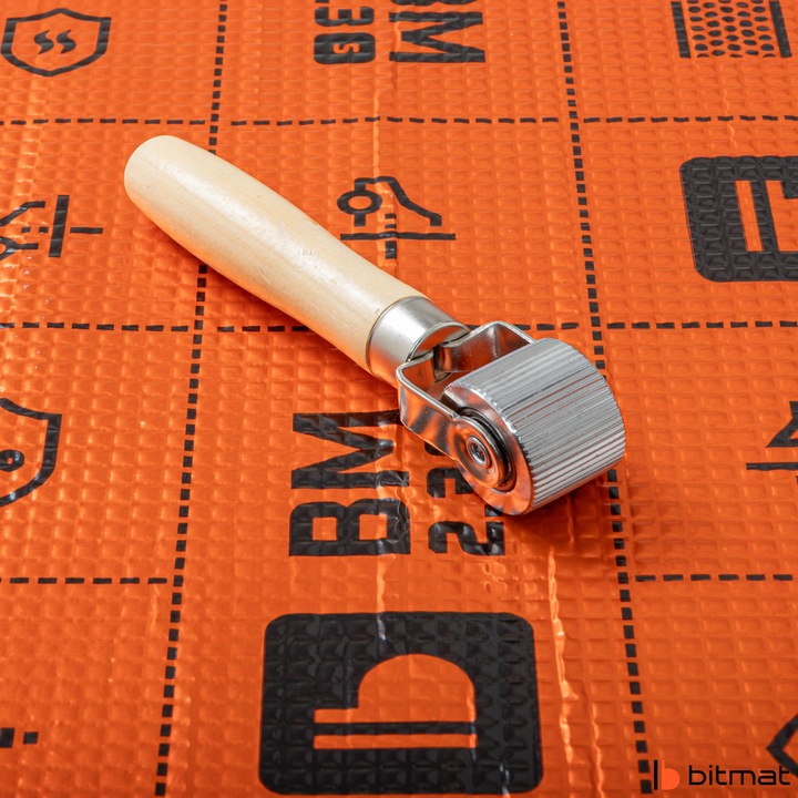 Rolka dociskowa fazowana do mat butylowych wałek z drewnianą rączką