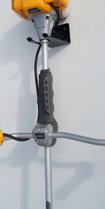 WIESZAK UCHWYT DO ŚCIANY MOCOWANIE DO KOSY SPALINOWEJ PODKASZARKI