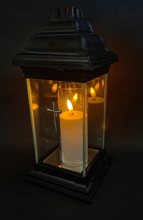 Znicz kapliczka szklany prosty lampion z krzyżem czarny 31cm