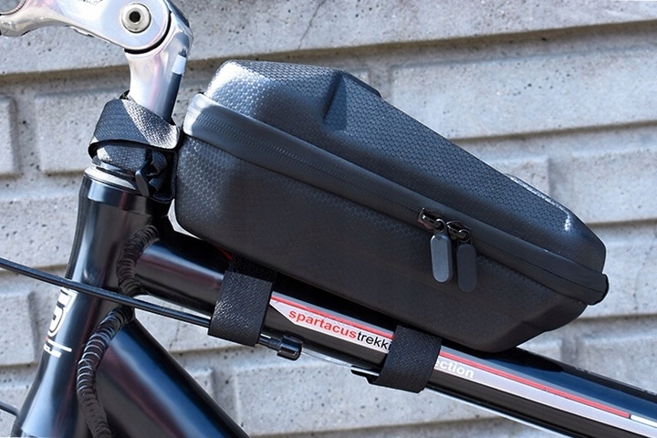 WODOSZCZELNY UCHWYT DO NAWIAGACJI TELEFONU I SAKWA DO KIEROWNICY HULAJNOGI