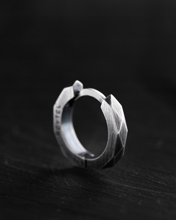 Srebrny kolczyk-kółko FLASH