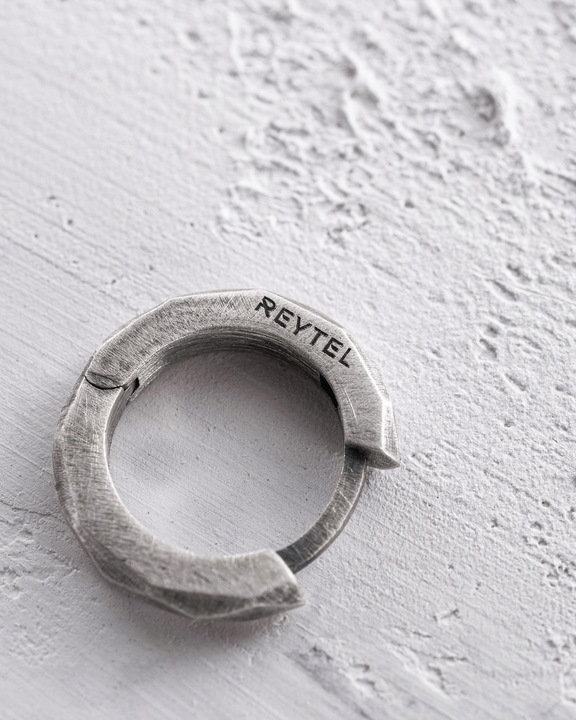 Srebrny kolczyk-kółko FLASH