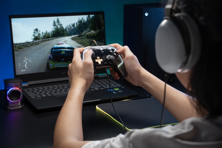 Kontroler Pad przewodowy GameSir K1 Kaleid Flux GamePad LED do Xbox PC