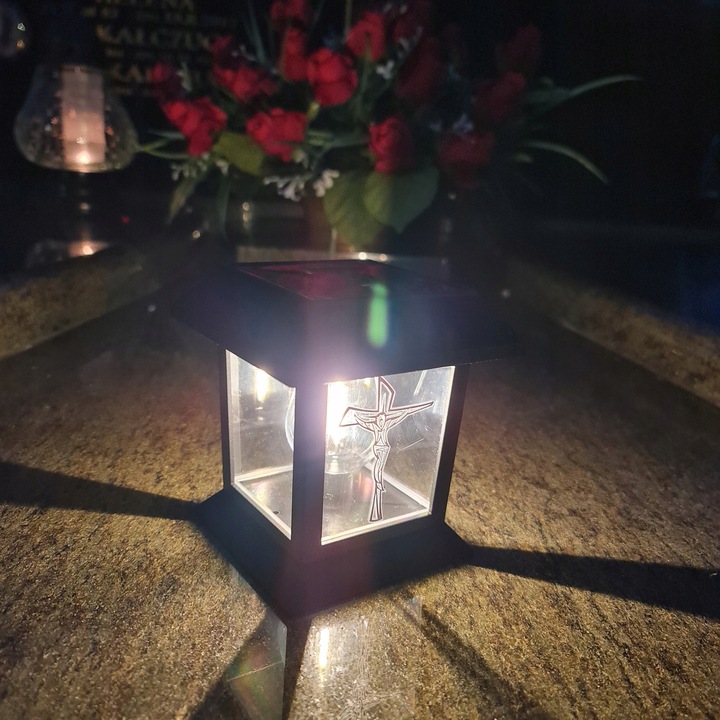 ZNICZ na Grób LED LAMPION Solarny na Cmentarz STATUETKA z KRZYŻEM Nowość