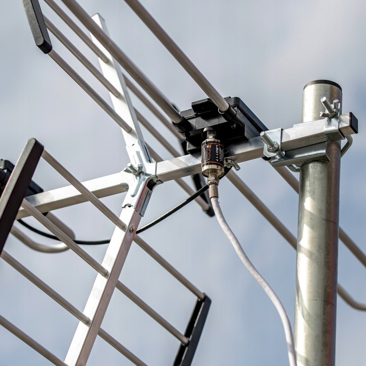 ANTENA DO TV NAZIEMNEJ DVB-T2 KIERUNKOWA COMBO 4K MUX8 LTE WZMACNIACZ MOCNA