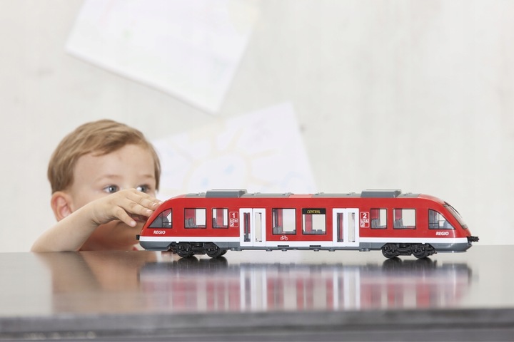 WIELKI POCIĄG MIEJSKI SZYBKI TRAMWAJ KOLEJKA OTWIERANE DRZWI POJAZD 45 CM