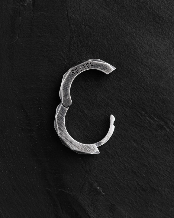 Srebrny kolczyk-kółko FLASH