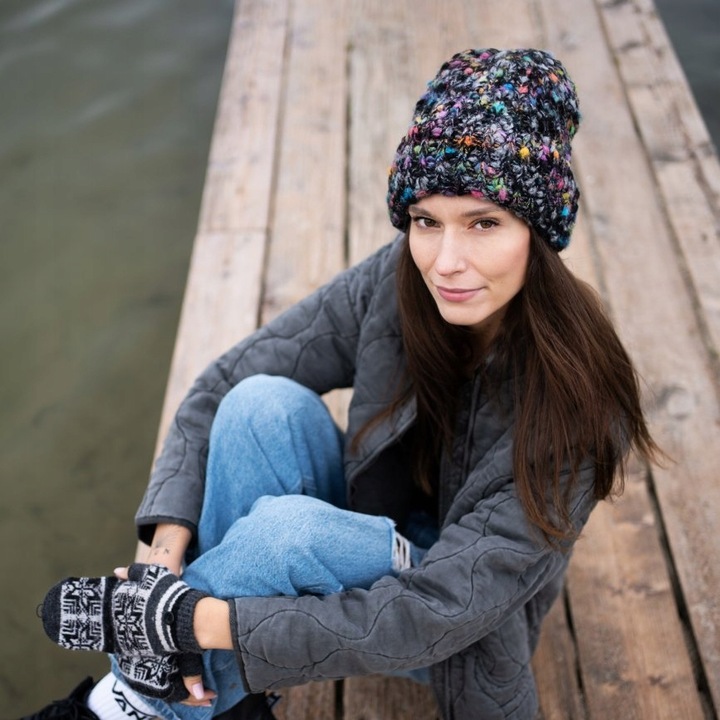 Czapka zimowa damska Multicolor - boucle, gruba, beanie Czarny