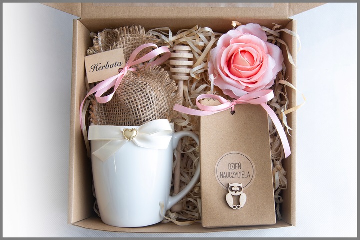 PREZENT NA DZIEŃ NAUCZYCIELA DLA WYCHOWAWCZYNI KOSZ PREZENTOWY BOX