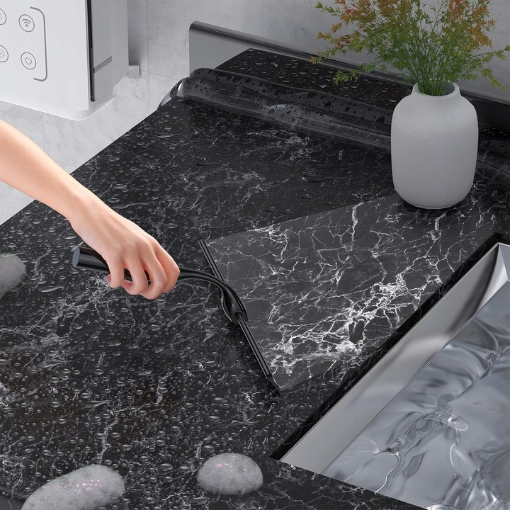 ŚCIĄGACZKA DO WODY CZARNA Z UCHWYTEM DO SZYBY KABIN