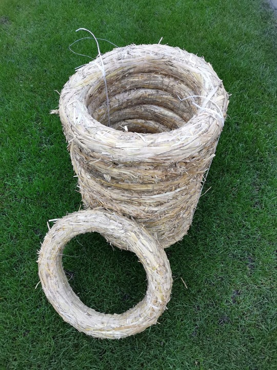 Wianek słomiany 25 cm x 25 sztuk, podkład ze słomy, dekoracja