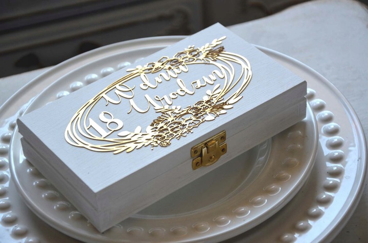 Pudełko na Pieniądze Prezent na 18 urodziny OSIEMNASTKA CZARNE BIAŁE