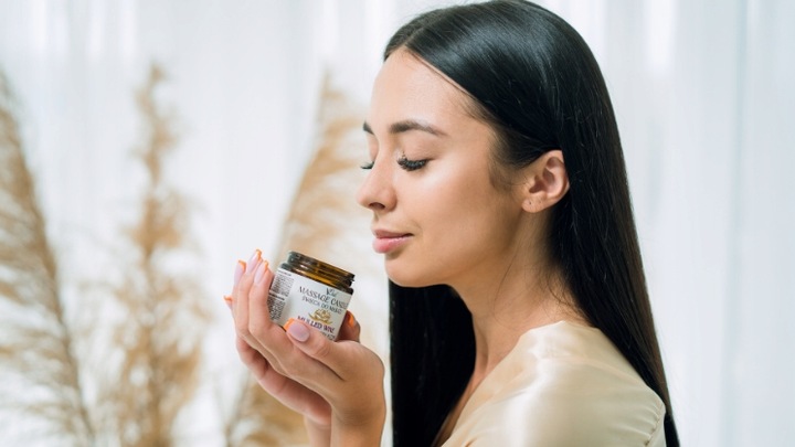 ŚWIECA DO MASAŻU NAWILŻAJĄCA ODŚWIEŻAJĄCA VCEE 80G