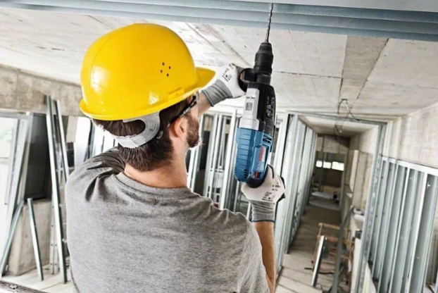 MŁOTOWIERTARKA BOSCH 880W 3,2J GBH 2-28F + WALIZKA