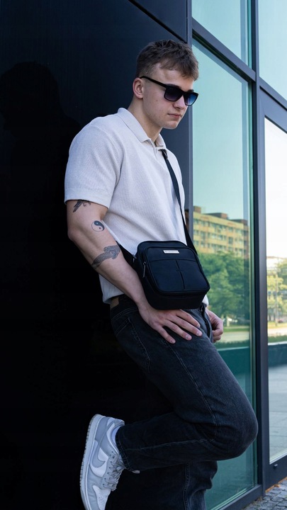 Saszetka męska na ramię mała torba sportowa do pracy czarna lekka