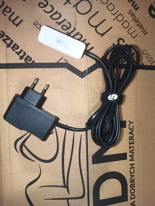 TERMOMETR HIGROMETR czujnik wilgoci temperatury WiFi TUYA Z PRZEWODEM 90CM