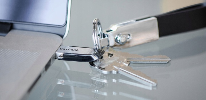 Pendrive SanDisk Ultra Flair 128 GB USB 3.0 srebrny