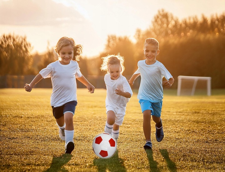 PIŁKA NOŻNA DO GRY W NOGĘ PIŁKĘ NOŻNĄ SKÓRA SZYTA BIAŁO CZERWONA