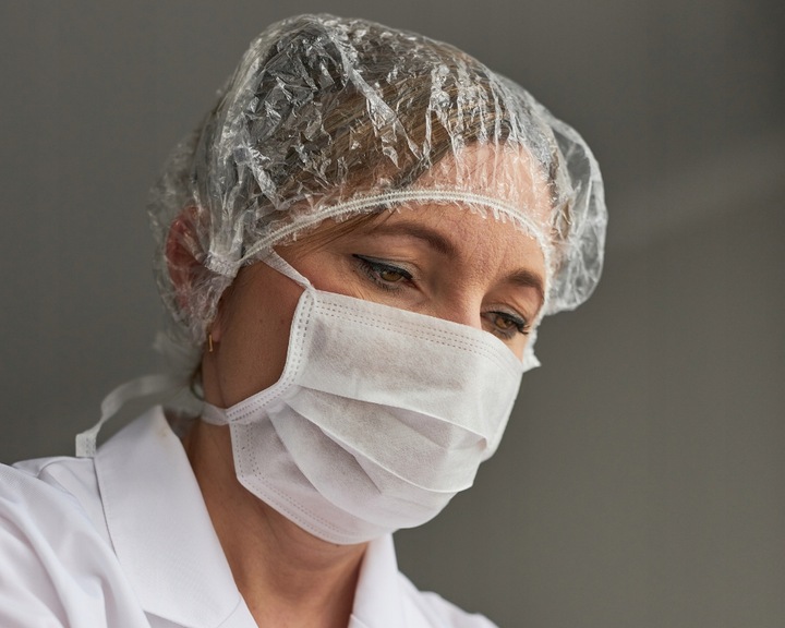 Czepki foliowe jednorazowe z gumką Czepek ochronny na głowę 100 sztuk