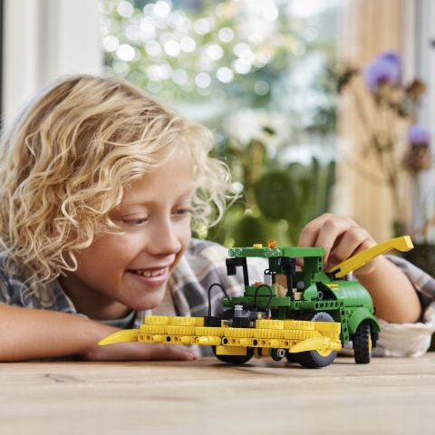 42168 LEGO TECHNIC John Deere 9700 Forage Harvester