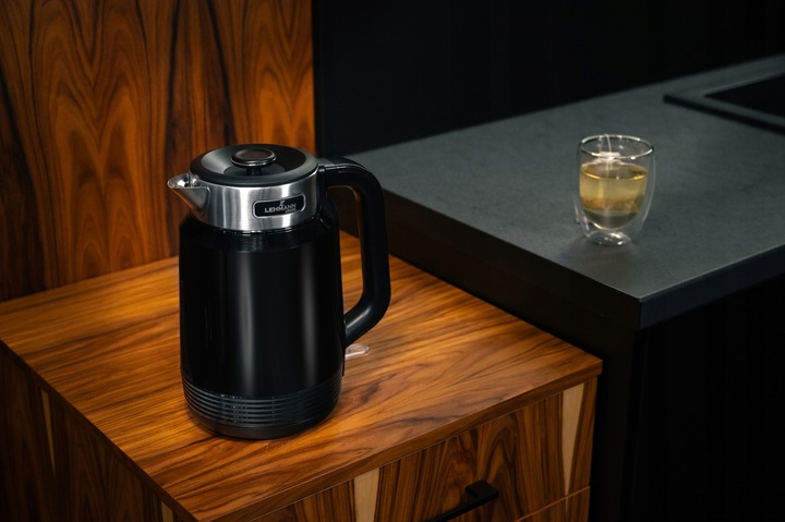 CZAJNIK ELEKTRYCZNY BEZPRZEWODOWY MOC 2200W BEZ ZBĘDNYCH BAJERÓW 2L