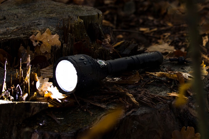 LATARKA LED TAKTYCZNA AKUMULATOROWA USB-C IPX7 XHP90 30W 3000lm PRO VAYOX