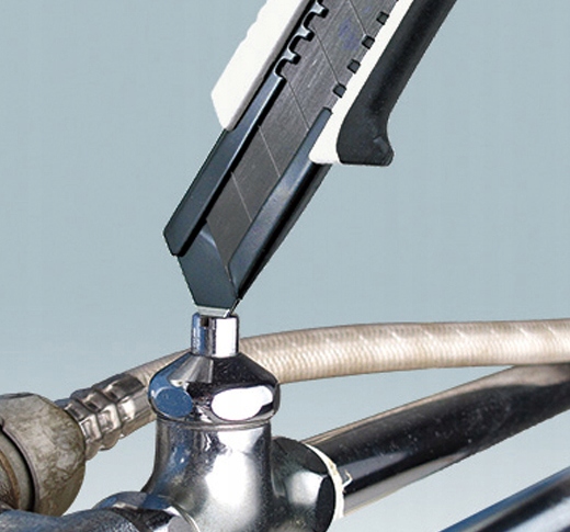 Nożyk tapeciak nóż wysuwany z łamanym ostrzem 18mm Tajima z płetwą