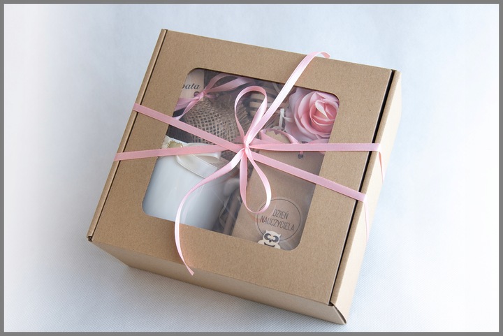 PREZENT NA DZIEŃ NAUCZYCIELA DLA WYCHOWAWCZYNI KOSZ PREZENTOWY BOX