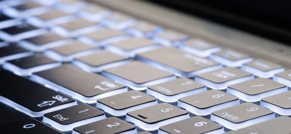 Laptop dla nauczyciela DELL Latitude 3550 15,6" i5 16GB SSD512 W11Pro Edu