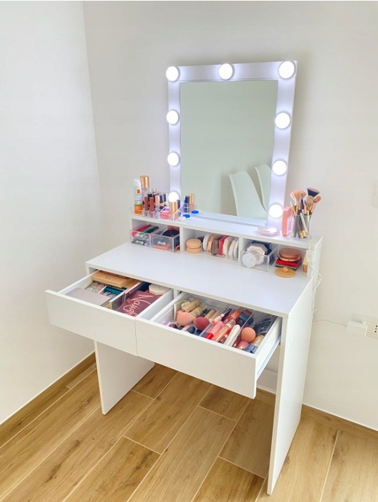 Toaletka biała lustro kosmetyczna oświetlenie 9 LED