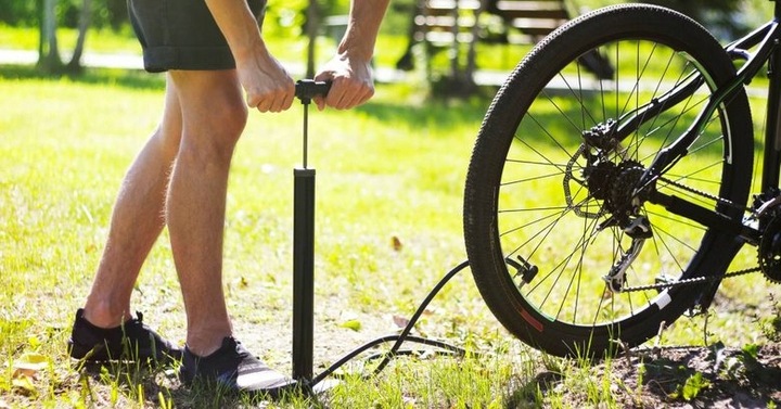 POMPKA ROWEROWA Z MANOMETREM RĘCZNA DO ROWERU PIŁEK SAMOCHODOWA PODŁOGOWA