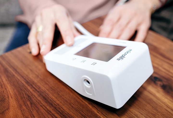 CIŚNIENIOMIERZ NARAMIENNY MICROLIFE BP B2 ARYTMIA + ZASILACZ + MANKIET M-L