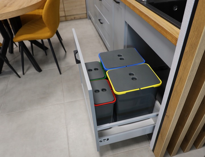 Zestaw koszy do segregacji śmieci 2x20L 2x8L do szafek min 50cm Merill