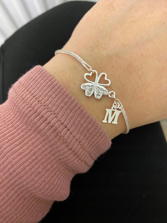 Srebrna bransoletka koniczynka na szczęście LITERKA cyrkonie PUDEŁKO SREBRO