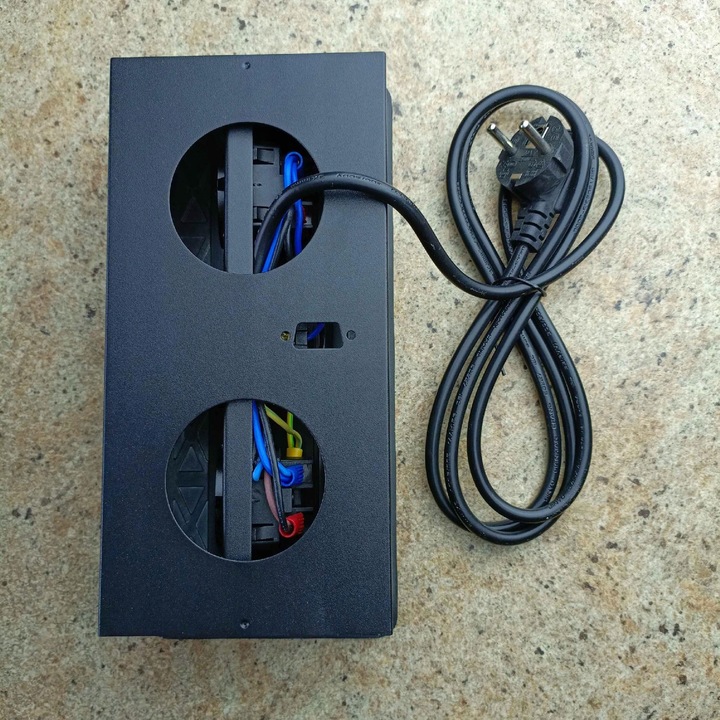 GNIAZDO CHOWANE W BLAT NABLATOWE + 2 USB CZARNE