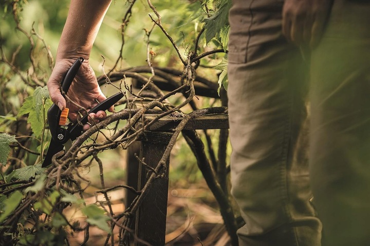 Sekator Ogrodniczy Fiskars P26 Singlestep 1000567 Nożyce do świeżych