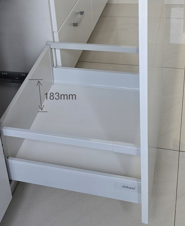 Zestaw koszy na śmieci 81L do szuflady szafki 80 cm Blum 6 poj. na