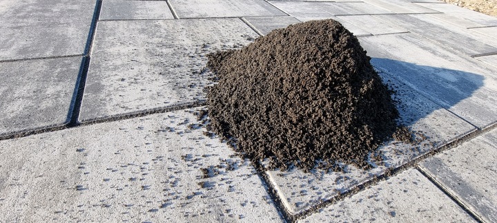 Piasek Bazaltowy Fuga Zasypka Grafit Do Kostki Brukowej 0-2 20 KG