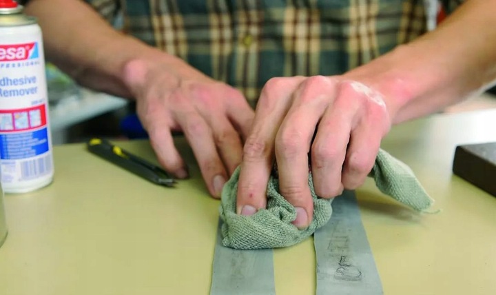 TESA Środek zmywacz w sprayu do usuwania kleju etykiet naklejek taśmy 200ml