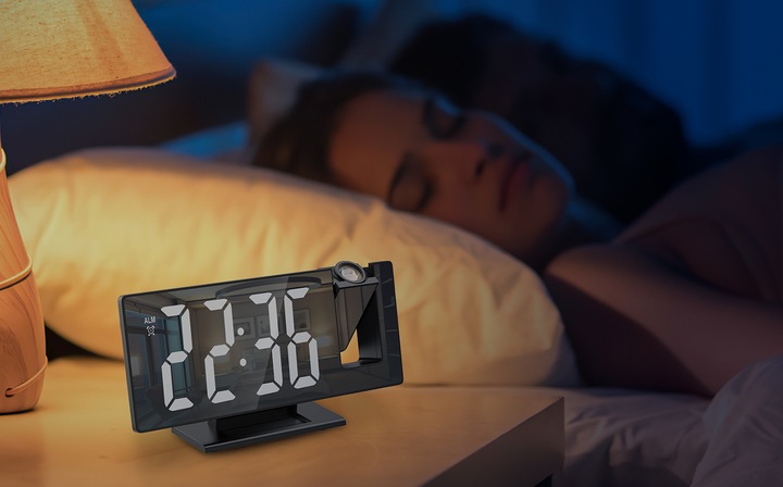 ZEGARY BUDZIK ELEKTORNICZNY CYFROWY Z PROJEKTOREM LED LUSTRO TERMOMETR