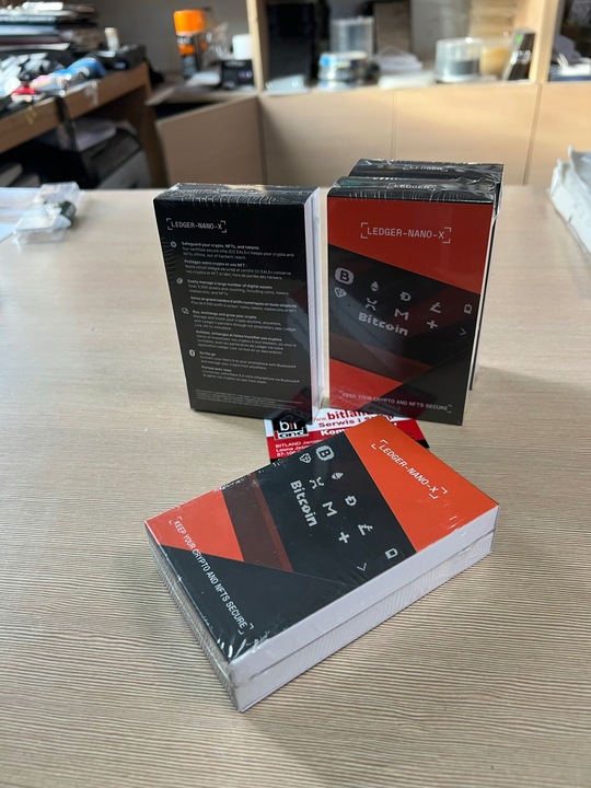 Portfel kryptowaluty LEDGER NANO X BTC ETH DOGE XRP ADA BCH wallet BitCoin