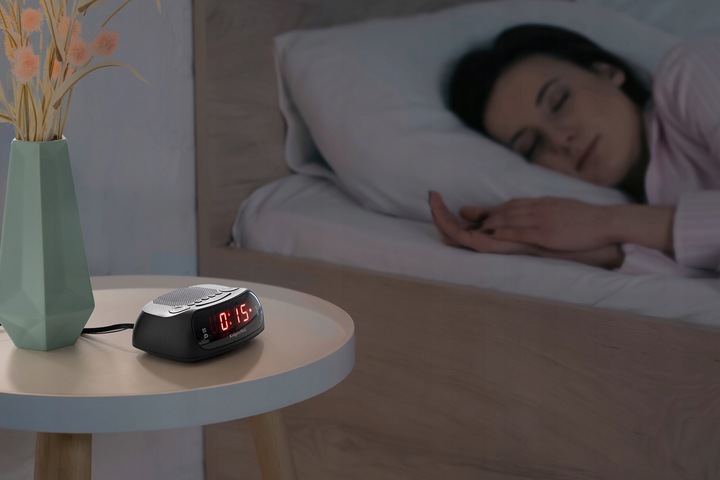 Radiobudzik Kruger&Matz pamięć 20 stacji podwójny budzik drzemka timer