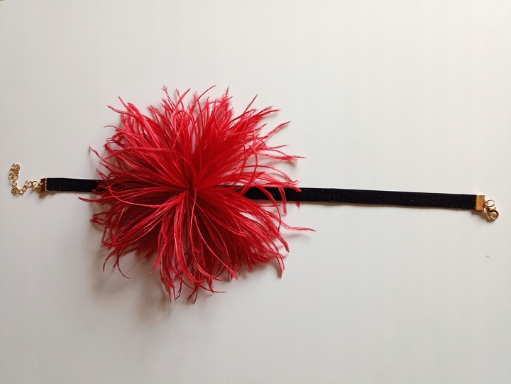 Choker , naszyjnik strusie pióra, Broszka