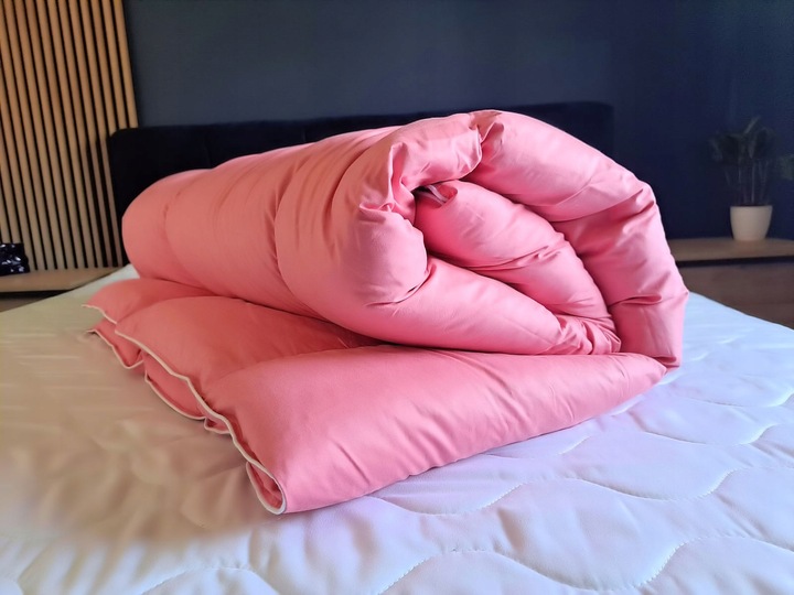 Kołdra puchowa 140x200 2,5kg PUCH I PIERZE RÓŻOWA lub KREMOWA