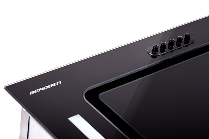 OKAP PODSZAFKOWY KUCHENNY LED CZARNY 52cm BERDSEN