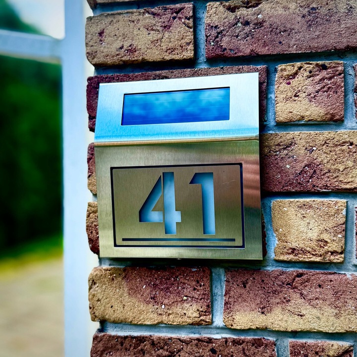 Solarny Numer Domu LED + Tabliczka INOX – Podświetlany, stal