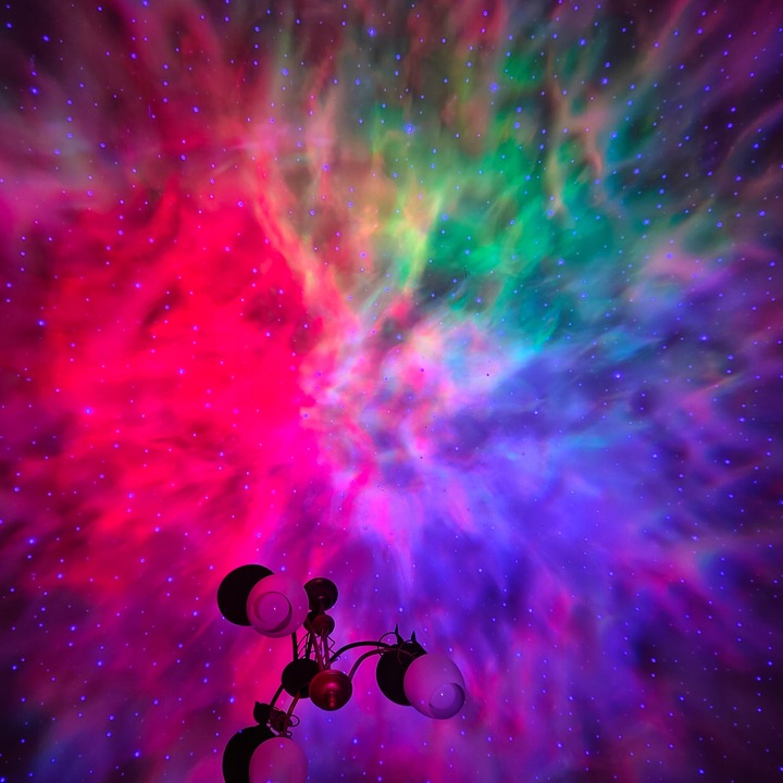 PROJEKTOR GWIAZD LAMPKA NOCNA RZUTNIK LED DO SYPIALNI DLA DZIECI NA PREZENT