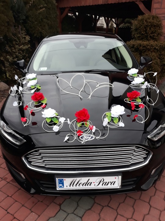 Dekoracja samochodu ozdoby na auto do ślubu płatki